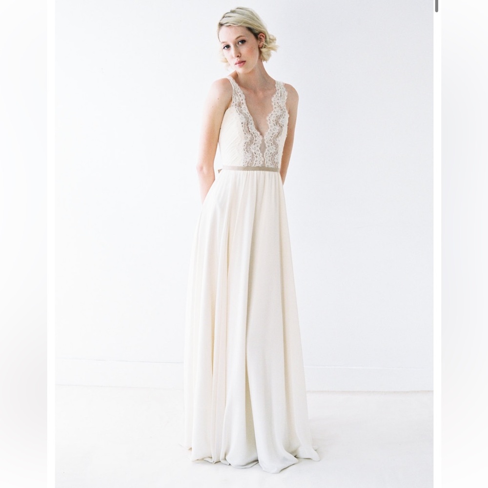 Truvelle Nicolet Wedding Dress Size 10